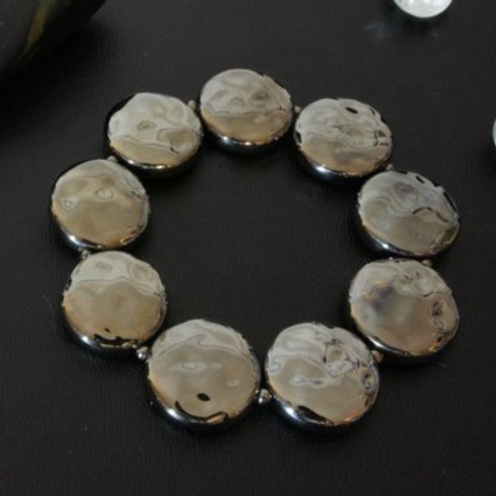NWT Charcoal Hammered Disc Stretch Bracelet